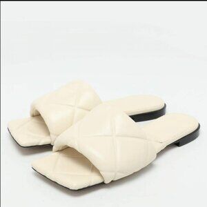 Authentic Bottega Veneta Lido Quilted Sandals 40.5 Sea Salt Off White Cream